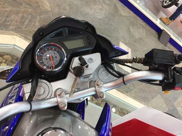動的ガスの救済者のオートバイUFB150エンジンの水晶前部ヘッドライトの改善LEDのメートル サプライヤー